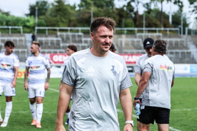 Fussball, 3.Liga Saison 2026 2027 Testspiel Bonner SC - MSV Duisburg 18.07.2026, Sportpark Nord Marvin Höner (Co-Trainer, MSV Duisburg) Bonn Sportpark Nord Nordrhein-Westfalen Deutschland *** Sports, Soccer, 3rd Division, 2026–2027 Season, Friendly Match: Bonner SC vs. MSV Duisburg, July 18, 2026, Sportpark Nord, Marvin Höner, Assistant Coach, MSV Duisburg, Bonn, Sportpark Nord, North Rhine-Westphalia, Germany