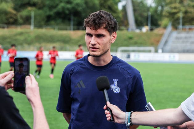 Fussball, 3.Liga Saison 2026 2027 Testspiel Bonner SC - MSV Duisburg 18.07.2026, Sportpark Nord Mixed Zone nach dem Spiel mit Martin Ens (MSV Duisburg, 4) Bonn Sportpark Nord Nordrhein-Westfalen Deutschland *** Sports, Soccer, 3rd Division, 2026–2027 Season, Friendly Match: Bonner SC vs. MSV Duisburg, July 18, 2026, Sportpark Nord Mixed Zone after the game with Martin Ens of MSV Duisburg, 4 Bonn, Sportpark Nord, North Rhine-Westphalia, Germany