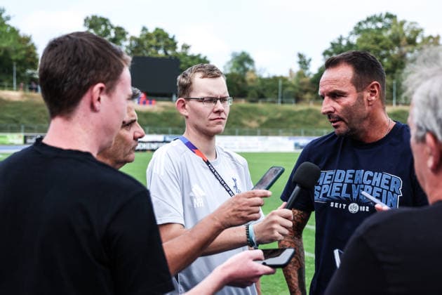 Fussball, 3.Liga Saison 2026 2027 Testspiel Bonner SC - MSV Duisburg 18.07.2026, Sportpark Nord Dietmar Hirsch (Cheftrainer, MSV Duisburg) Mixed Zone nach dem Testspiel Bonn Sportpark Nord Nordrhein-Westfalen Deutschland *** Sports, Soccer, 3rd Division, 2026–2027 Season, Friendly Match: Bonner SC vs. MSV Duisburg, July 18, 2026, Sportpark Nord, Dietmar Hirsch, Head Coach, MSV Duisburg, Mixed Zone after the friendly match, Bonn, Sportpark Nord, North Rhine-Westphalia, Germany