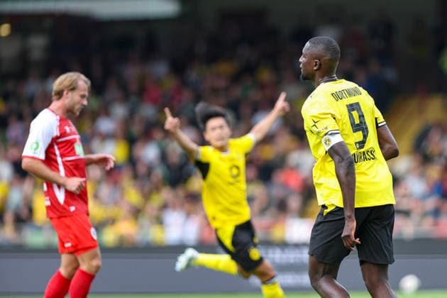 18.07.2026, GER, Fussball, Herren, Vorbereitungsspiel, Saison 2026 2027, Rot-Weiß Oberhausen - Borussia Dortmund Serhou Guirassy (BVB) Torjubel, jubelt nach ihrem Treffer zum 1:2 Oberhausen Stadion Niederrhein Nordrhein-Westfalen Deutschland *** July 18, 2026, GER, Soccer, Men s, Preseason Match, 2026–2027 Season, Rot-Weiß Oberhausen vs. Borussia Dortmund, Serhou Guirassy (BVB) celebrates his goal, making the score 1–2, at the Oberhausen Stadium, Lower Rhine, North Rhine-Westphalia, Germany Copyright: xAdrianxSchlüterx