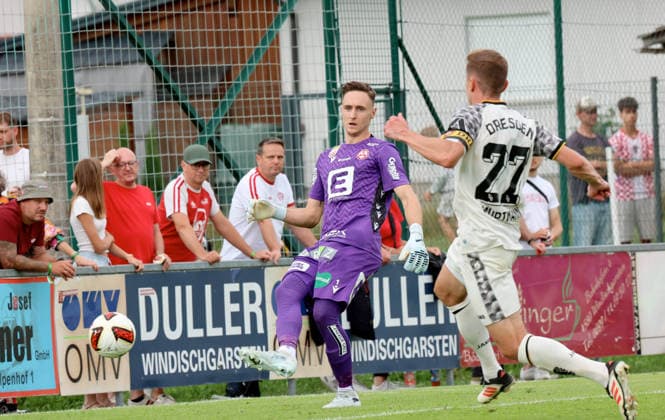 SOCCER - GAK vs Dresden, test match WINDISCHGARSTEN,AUSTRIA,18.JUL.26 - SOCCER - ADMIRAL Bundesliga, 2. DFL, 2. Deutsche Bundesliga, Grazer AK 1902 vs Dynamo Dresden, test match. Image shows Jakob Meierhofer (GAK) and Niklas Hauptmann (Dynamo Dresden).  GEPAxpictures xHansxOberlaender