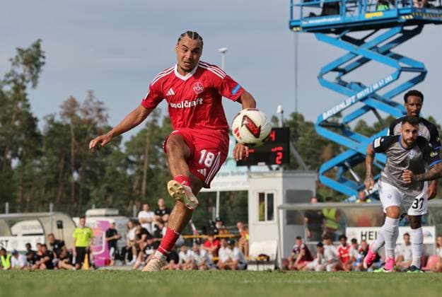18.07.2026 - Fussball - Saison 2026 2027 - Testspiel Freundschaftsspiel Vorbereitungsspiel: 1. FC Nürnberg Nuernberg FCN ( Club ) - SV Waldhof Mannheim 07 - Sportfoto Zink DaMa - xdaxmax - Rafael Lubach (18, 1. FC Nürnberg FCN ) mit Torschuss - verschießt Elfmeter *** July 18, 2026 Soccer Season 2026–2027 Exhibition Match Friendly Match Preseason Match 1 FC Nürnberg (FCN) vs. SV Waldhof Mannheim 07 Sports Photo by Zink DaMa xdaxmax Rafael Lubach 18, 1 FC Nürnberg (FCN) misses a penalty kick
