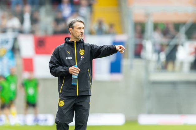 Trainer Niko Kovac (Borussia Dortmund) gestikuliert, Gestik waehrend des Freundschaftsspiels in der Saisonvorbereitung zwischen Rot-Weiß Oberhausen und Borussia Dortmund im Stadion Niederrhein am 18. Juli 2026 in Oberhausen, Deutschland. (Foto von Mario Hommes DeFodi Images) +++ Trainer Niko Kovac (Borussia Dortmund) gestures during the during the pre-season friendly match between Rot-Weiss Oberhausen and Borussia Dortmund at Stadion Niederrhein on July 18, 2026 in Oberhausen, Germany. (Photo by Mario Hommes DeFodi Images) - *** Borussia Dortmund coach Niko Kovac gestures during the preseason friendly match between Rot-Weiss Oberhausen and Borussia Dortmund at Stadion Niederrhein on July 18, 2026, in Oberhausen, Germany. Photo by Mario Hommes, DeFodi Images. Coach Niko Kovac of Borussia Dortmund gestures during the preseason friendly match between Rot-Weiss Oberhausen and Borussia Dortmund at Stadion Niederrhein on July 18, 2026, in Oberhausen, Germany. Photo by Mario Hommes, DeFodi Images.
