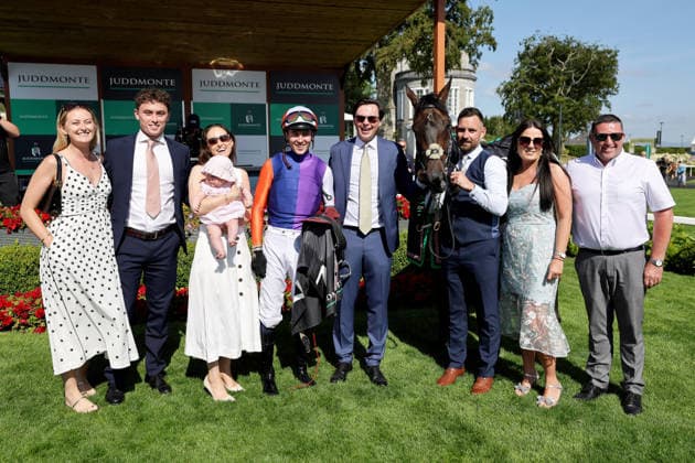 *CAPTION CORRECTION* REPRO FREE *PRESS RELEASE NO REPRODUCTION FEE* EDITORIAL USE ONLY Curragh Racing Juddmonte Irish Oaks Weekend, Curragh Racecourse, Kildare 18 7 2026 Juddmonte Irish Oaks Dylan Browne and the winning connections celebrate after the race Dylan Browne and the winning connections celebrate after the race 18 7 2026  Copyright: xLaszloxGeczox LG_18-07-2026_031219