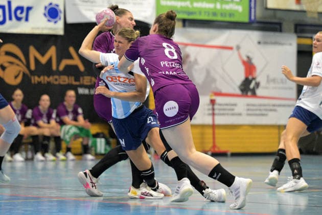 Sina Ehmann Union Neckarsulm, 27) am mit Ball gegen Svenja Huebner (TusSies Metzingen, 26) und Ida Petzold (TusSies Metzingen, 08) TusSies Metzingen vs. Sport-Union Neckarsulm , Handball, Vorbereitung, Testspiel, Saison 2026 2027, 18.07.2026 TusSies Metzingen vs. Sport-Union Neckarsulm , Handball, Vorbereitung, Testspiel, Saison 2026 2027, 18.07.2026 Voehringen *** Sina Ehmann of Sport Union Neckarsulm, 27, with the ball against Svenja Huebner of TusSies Metzingen, 26, and Ida Petzold of TusSies Metzingen, 08 TusSies Metzingen vs. Sport Union Neckarsulm, Handball, Preseason, Friendly, 2026–2027 Season, July 18, 2026, TusSies Metzingen vs. Sport Union Neckarsulm, Handball, Preseason, Friendly, 2026–2027 Season, July 18, 2026, Voehringen Copyright: xEibner-Pressefotox EP_TBR