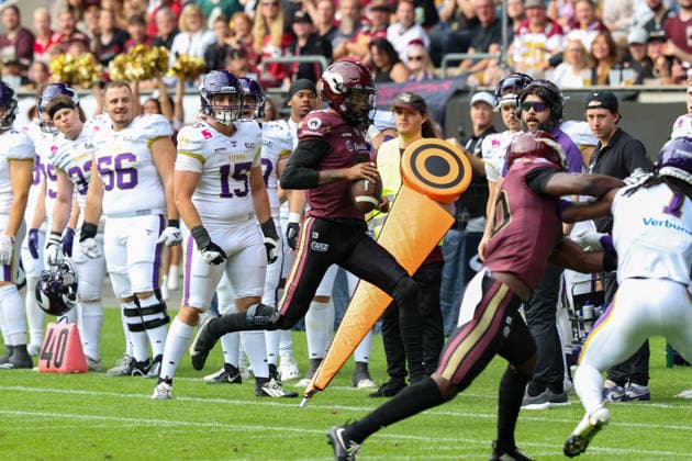 1 Kenji Bahar (Quarterback) Rhein Fire run with the ball. Rhein Fire vs Vienna Vikings, American Football, American Football League Europe, Week 9, 2026, 18.07.2026, Duisburg Schauinsland-Reisen-Arena Germany Copyright: xFootxBowl ChristopherxMettkenx