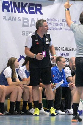 Thomas Zeitz Union Neckarsulm, Trainer) TusSies Metzingen vs. Sport-Union Neckarsulm , Handball, Vorbereitung, Testspiel, Saison 2026 2027, 18.07.2026 TusSies Metzingen vs. Sport-Union Neckarsulm , Handball, Vorbereitung, Testspiel, Saison 2026 2027, 18.07.2026 Voehringen *** Thomas Zeitz, Sport Union Neckarsulm, Coach, TusSies Metzingen vs. Sport Union Neckarsulm, Handball, Preseason, Friendly Match, 2026–2027 Season, July 18, 2026, TusSies Metzingen vs. Sport Union Neckarsulm, Handball, Preseason, Friendly, 2026–2027 Season, July 18, 2026, Voehringen Copyright: xEibner-Pressefotox EP_TBR