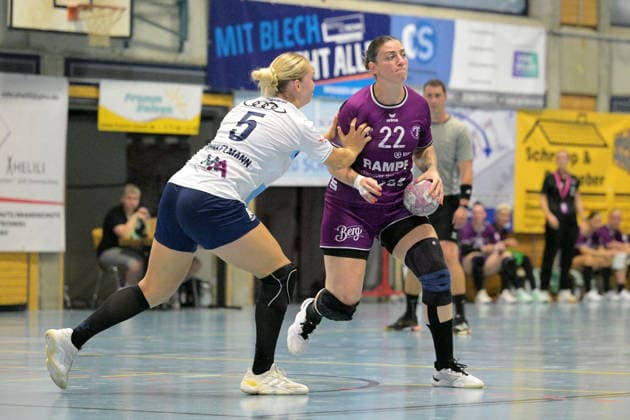 Gabriela Clausson Bitolo (TusSies Metzingen, 22) am mit Ball gegen Kim Hinkelmann Union Neckarsulm, 05) TusSies Metzingen vs. Sport-Union Neckarsulm , Handball, Vorbereitung, Testspiel, Saison 2026 2027, 18.07.2026 TusSies Metzingen vs. Sport-Union Neckarsulm , Handball, Vorbereitung, Testspiel, Saison 2026 2027, 18.07.2026 Voehringen *** Gabriela Clausson Bitolo of TusSies Metzingen, 22, with the ball against Kim Hinkelmann of Sport Union Neckarsulm, 05 TusSies Metzingen vs. Sport Union Neckarsulm, Handball, Preseason, Friendly, 2026–2027 Season, July 18, 2026, TusSies Metzingen vs. Sport Union Neckarsulm, Handball, Preseason, Friendly, 2026–2027 Season, July 18, 2026, Voehringen Copyright: xEibner-Pressefotox EP_TBR