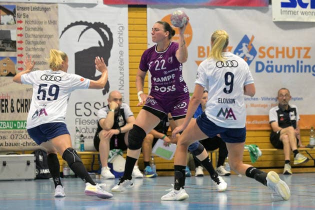 Gabriela Clausson Bitolo (TusSies Metzingen, 22) am mit Ball gegen Antje Doell Union Neckarsulm, 59) und Fanny Elovson (Sport-Union Neckarsulm, 09) TusSies Metzingen vs. Sport-Union Neckarsulm , Handball, Vorbereitung, Testspiel, Saison 2026 2027, 18.07.2026 TusSies Metzingen vs. Sport-Union Neckarsulm , Handball, Vorbereitung, Testspiel, Saison 2026 2027, 18.07.2026 Voehringen *** Gabriela Clausson Bitolo (TusSies Metzingen), 22, with the ball against Antje Doell (Sport Union Neckarsulm), 59, and Fanny Elovson (Sport Union Neckarsulm), 09 TusSies Metzingen vs. Sport Union Neckarsulm, Handball, Preseason, Friendly, 2026–2027 Season, July 18, 2026, TusSies Metzingen vs. Sport Union Neckarsulm, Handball, Preseason, Friendly, 2026–2027 Season, July 18, 2026, Voehringen Copyright: xEibner-Pressefotox EP_TBR