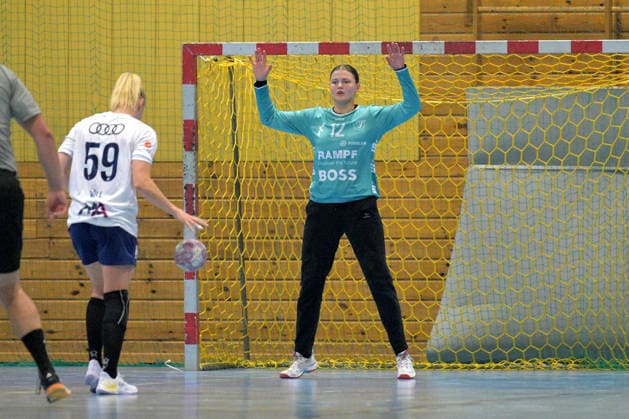 Marie Kristin Weiss (TusSies Metzingen, 12) im Tor im Zweikampf beim 7 Meter mit Antje Doell Union Neckarsulm, 59) TusSies Metzingen vs. Sport-Union Neckarsulm , Handball, Vorbereitung, Testspiel, Saison 2026 2027, 18.07.2026 TusSies Metzingen vs. Sport-Union Neckarsulm , Handball, Vorbereitung, Testspiel, Saison 2026 2027, 18.07.2026 Voehringen *** Marie Kristin Weiss (TusSies Metzingen, No. 12) in goal, in a one-on-one situation during a 7-meter throw against Antje Doell (Sport Union Neckarsulm, No. 59). TusSies Metzingen vs. Sport Union Neckarsulm, Handball, Preseason, Friendly, 2026–2027 Season, July 18, 2026, TusSies Metzingen vs. Sport Union Neckarsulm, handball, preseason, exhibition match, 2026–2027 season, July 18, 2026, Voehringen Copyright: xEibner-Pressefotox EP_TBR