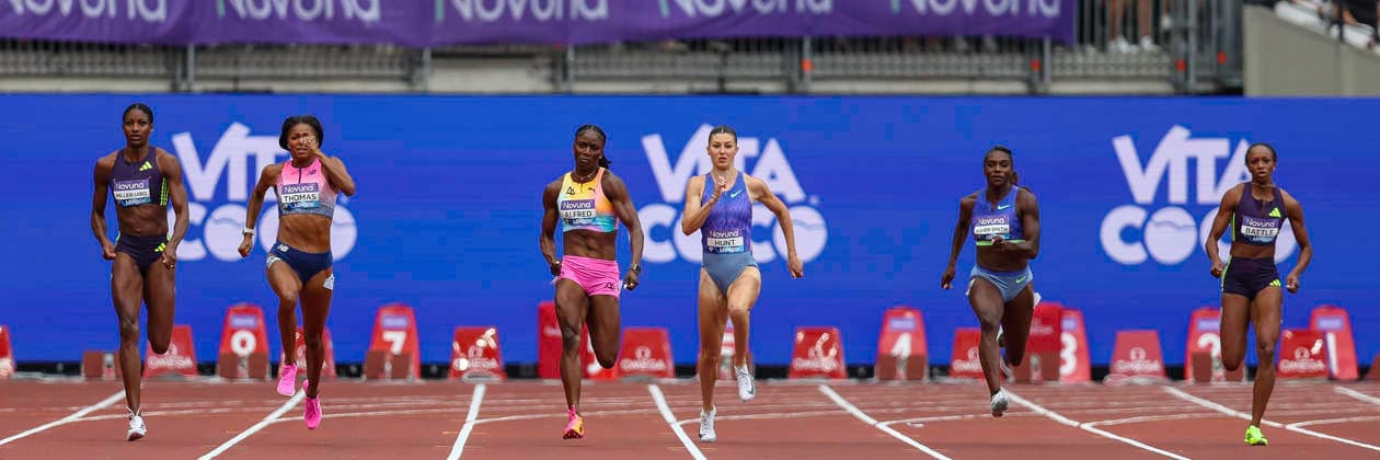 2026 Wanda Diamond League - Novuna London Athletics Meet Julien Alfred of St Lucia and Amy Hunt of Great Britain (centre) set the pace during the Women s 200m event at the Wanda Diamond League meeting at the London Stadium in Stratford, London. United Kingdom  Copyright: xMIxNewsx originalFilename:fletcher-wandadua260718_nphLR.jpg