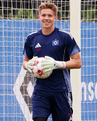 Regionalliga Nord Saison 2026-2027 Testspiel Hamburger SV II - Hobro IK Testspiel Hamburger SV II - Hobro IK auf dem Trainingsplatz am Volksparkstadion Hamburg Colin Poppelbaum (HSV II) *** Regionalliga Nord 2026–2027 Season Friendly Match: Hamburger SV II vs. Hobro IK Friendly Match: Hamburger SV II vs. Hobro IK at the training field at Volksparkstadion in Hamburg Colin Poppelbaum HSV II