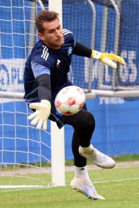 Regionalliga Nord Saison 2026-2027 Testspiel Hamburger SV II - Hobro IK Testspiel Hamburger SV II - Hobro IK auf dem Trainingsplatz am Volksparkstadion Hamburg Julian Pollersbeck trainiert zur Zeit bei der HSV U21, U 21 mit. *** Regionalliga Nord 2026–2027 Season Friendly Match: Hamburger SV II vs. Hobro IK Friendly Match: Hamburger SV II vs. Hobro IK at the training field at Volksparkstadion in Hamburg Julian Pollersbeck is currently training with the HSV U21 team