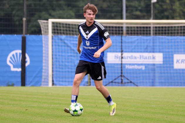 Regionalliga Nord Saison 2026-2027 Testspiel Hamburger SV II - Hobro IK Testspiel Hamburger SV II - Hobro IK auf dem Trainingsplatz am Volksparkstadion Hamburg Kilian Machado (HSV II) *** Regionalliga Nord 2026–2027 Season Friendly Match: Hamburger SV II vs. Hobro IK Friendly Match: Hamburger SV II vs. Hobro IK at the training field at Volksparkstadion in Hamburg Kilian Machado HSV II