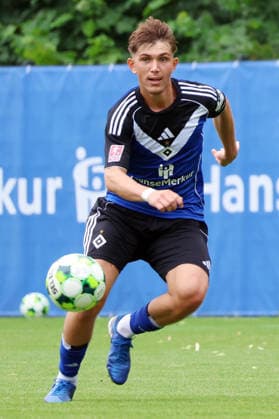 Regionalliga Nord Saison 2026-2027 Testspiel Hamburger SV II - Hobro IK Testspiel Hamburger SV II - Hobro IK auf dem Trainingsplatz am Volksparkstadion Hamburg Dorian Migalic (HSV II) *** Regionalliga Nord 2026–2027 Season Friendly Match: Hamburger SV II vs. Hobro IK Friendly Match: Hamburger SV II vs. Hobro IK at the training field at Volksparkstadion in Hamburg Dorian Migalic HSV II