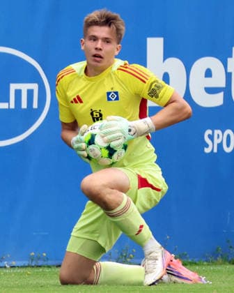 Regionalliga Nord Saison 2026-2027 Testspiel Hamburger SV II - Hobro IK Testspiel Hamburger SV II - Hobro IK auf dem Trainingsplatz am Volksparkstadion Hamburg Colin Poppelbaum (HSV II) *** Regionalliga Nord 2026–2027 Season Friendly Match: Hamburger SV II vs. Hobro IK Friendly Match: Hamburger SV II vs. Hobro IK at the training field at Volksparkstadion in Hamburg Colin Poppelbaum HSV II
