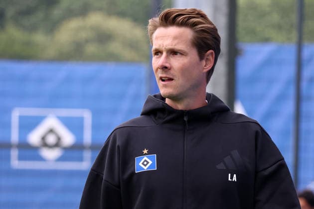 Regionalliga Nord Saison 2026-2027 Testspiel Hamburger SV II - Hobro IK Testspiel Hamburger SV II - Hobro IK auf dem Trainingsplatz am Volksparkstadion Hamburg Trainer Lukas Anderer (HSV II) *** Regionalliga Nord 2026–2027 Season Friendly Match: Hamburger SV II vs. Hobro IK Friendly Match: Hamburger SV II vs. Hobro IK at the training field at Volksparkstadion in Hamburg Coach Lukas Anderer, HSV II