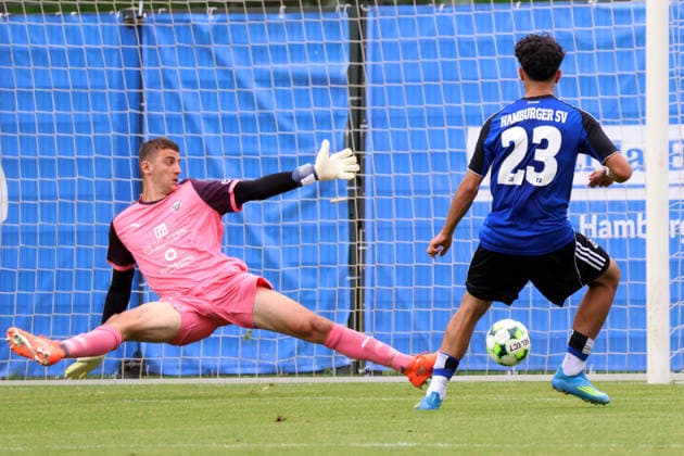 Regionalliga Nord Saison 2026-2027 Testspiel Hamburger SV II - Hobro IK Testspiel Hamburger SV II - Hobro IK auf dem Trainingsplatz am Volksparkstadion Hamburg 1 - 2 durch Mehmet Yildirim (HSV II) *** Regionalliga Nord 2026–2027 Season Friendly Match: Hamburger SV II vs. Hobro IK Friendly Match: Hamburger SV II vs. Hobro IK at the training field at Volksparkstadion, Hamburg 1–2 by Mehmet Yildirim, HSV II