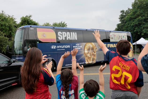 Spain s team bus departs from Melanie Lane Training Ground following their training session cancellation due to risk of storms, in New Jersey, USA, 18 July 2026. Argentina will face Spain in the FIFA World Cup, WM, Weltmeisterschaft, Fussball 2026 final soccer on 19 July. FIFA World Cup 2026 - Final - Spain vs Argentina !ACHTUNG: NUR REDAKTIONELLE NUTZUNG!  Copyright: xLAVANDEIRAxJR.x GRAF8746 20260718-55020931483_1