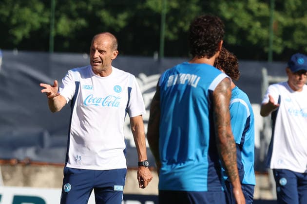 SSC Napoli Training Camp - Day 2 Massimiliano Allegri, coach of Napoli, during a training session on Day of the preseason camp of SSC Napoli at stadio Carciato in Dimaro Folgarida, Trento, Italy, on July 18, 2025. Dimaro Folgarida Trento Italy  Copyright: xCiroxDexLucax originalFilename:deluca-sscnapol260718_npiTh.jpg