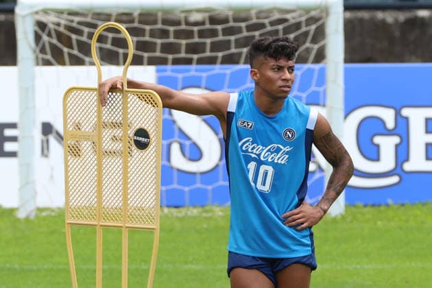 SSC Napoli Training Camp - Day 2 Alisson Santos of Napoli during a training session on Day of the preseason camp of SSC Napoli at stadio Carciato in Dimaro Folgarida, Trento, Italy, on July 18, 2025. Dimaro Folgarida Trento Italy  Copyright: xCiroxDexLucax originalFilename:deluca-sscnapol260718_nptrE.jpg