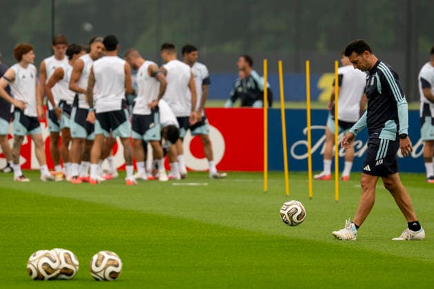 Argentina s head coach Lionel Scaloni leads a training session at Columbia Park Training Facility, in Morristown, New Jersey, USA, 18 July 2026. Argentina will face Spain in the FIFA World Cup, WM, Weltmeisterschaft, Fussball 2026 final soccer on 19 July. FIFA World Cup 2026 - Final - Spain vs Argentina !ACHTUNG: NUR REDAKTIONELLE NUTZUNG!  Copyright: xAngelxColmenaresx GRAF8763 20260718-55020931618_1