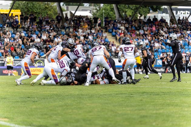 18.07.2026, xdaymx, American Football EFA European Football Alliance, Frankfurt Galaxy - Raiders Tirol, quarterback sneak, der zum Touchdown führte Frankfurt am Main *** July 18, 2026, xdaymx, American Football EFA European Football Alliance, Frankfurt Galaxy Raiders Tirol, quarterback sneak that led to a touchdown, Frankfurt am Main