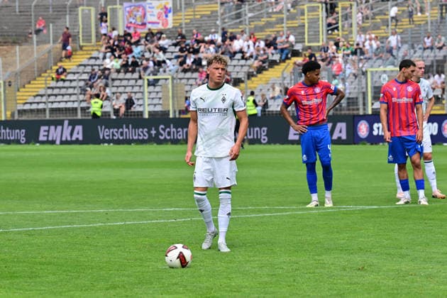 18.07.2026; Wuppertal; Fussball, Herren, Saison 2026 2027, Testspiel Wuppertaler SV vs. Borussia Moenchengladbach Robin Hack (Gladbach) vor dem Elfmeter DFL regulations prohibit any use of photographs as image sequences and or quasi-video. Stadion am Zoo NRW Deutschland *** July 18, 2026 Wuppertal Soccer, Men s, 2026–2027 Season, Friendly Match: Wuppertaler SV vs. Borussia Mönchengladbach Robin Hack (Gladbach) before the penalty kick DFL regulations prohibit any use of photographs as image sequences and or quasi-video Stadion am Zoo, North Rhine-Westphalia, Germany