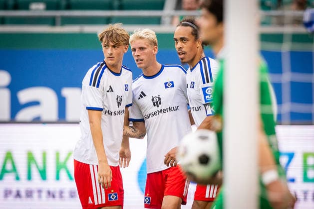 RAPID WIEN - HABMURGER SV Albert Gronaek of HSV celebrates a goal with Yussuf Poulsen during the pre season friendly football match between SC Rapid Vienna and Hamburger SV at the Allianz Stadion. Vienna, Austria, July 18, 2026. Photo by Branislav Racko Copyright: xx 080A9363