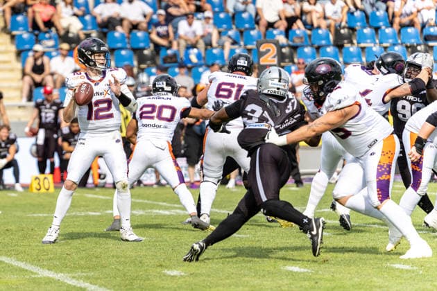 18.07.2026, xdaymx, American Football EFA European Football Alliance, Frankfurt Galaxy - Raiders Tirol, Ethan Garbers (Frankfurt Galaxy) unter Bedrängnis Frankfurt am Main *** July 18, 2026, xdaymx, American Football EFA European Football Alliance, Frankfurt Galaxy vs. Raiders Tirol, Ethan Garbers: Frankfurt Galaxy Under Pressure, Frankfurt am Main