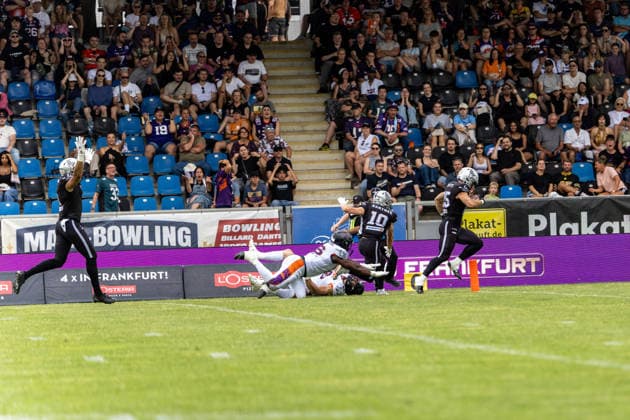 18.07.2026, xdaymx, American Football EFA European Football Alliance, Frankfurt Galaxy - Raiders Tirol, Tobias Bonatti (Raiders Tirol) läuft durch die gesamte Abwehr und erzielt ein Touchdown Frankfurt am Main *** July 18, 2026, xdaymx, American Football EFA European Football Alliance, Frankfurt Galaxy vs. Raiders Tirol, Tobias Bonatti of the Raiders Tirol runs through the entire defense and scores a touchdown in Frankfurt am Main