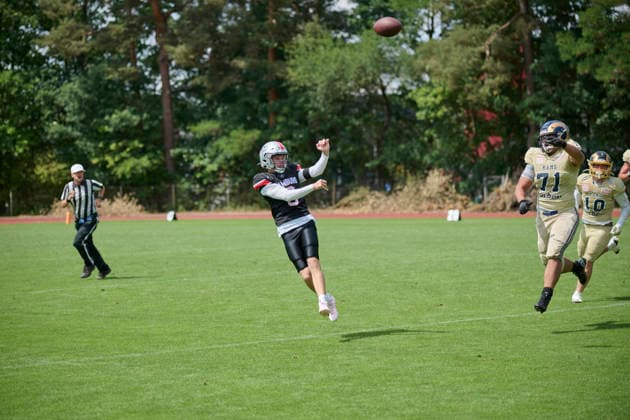 Playoffs, Junior Bowl, U20, GFLJ, Nürnberg Rams vs. Hamburg Huskies German Football League Juniors(GFLJ), U20, Nürnberg Rams vs. Hamburg Huskies Nürnberg Berthold-Brecht-Sportanlage Bayern Deutschland *** Playoffs, Junior Bowl, U20, GFLJ, Nuremberg Rams vs. Hamburg Huskies German Football League Juniors (GFLJ), U20, Nuremberg Rams vs. Hamburg Huskies Nuremberg Berthold Brecht Sports Complex Bavaria, Germany Copyright: x30nullvierxPhotographie,xGerhardxLehnerx