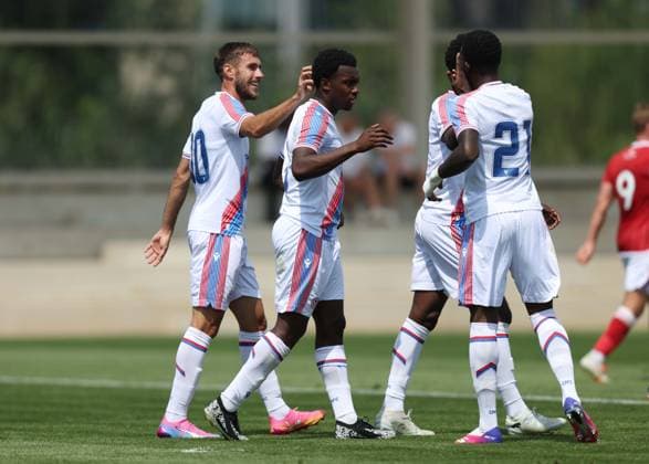 Pre Season Friendly - Crystal Palace v Swindon Town LONDON, ENGLAND, JULY 18: GOAL 1-0, Eddie Nketiah of Crystal Palace goal celebration with Oscar Mingueza & Romain Esse of Crystal Palace after scoring a goal to put Crystal Palace 1-0 ahead during the Pre Season Friendly match between Crystal Palace FC v Swindon Town FC at Crystal Palace Training Ground, Beckenham, London, on 18 July. (Photo by Daniel Weir) London Crystal Palace Training Ground United Kingdom Copyright: xDanielxWeir SportsxPressxPhotox Sportspressphoto_SPR192634