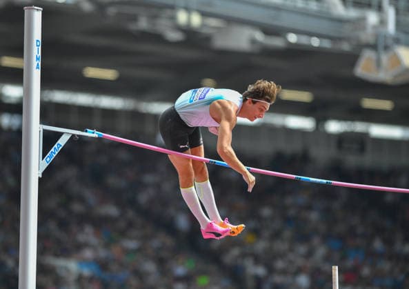 Novuna London Athletics Meet Armand Mondo Duplantis of Sweden competes in the men s pole vault at the Novuna London Athletics Meet, part of the 2026 Wanda Diamond League, at London Stadium in London, England, on July 18, 2026. London Greater London United Kingdom  Copyright: xRanjithxKumarx originalFilename:kumar-londondi260718_npPtP.jpg