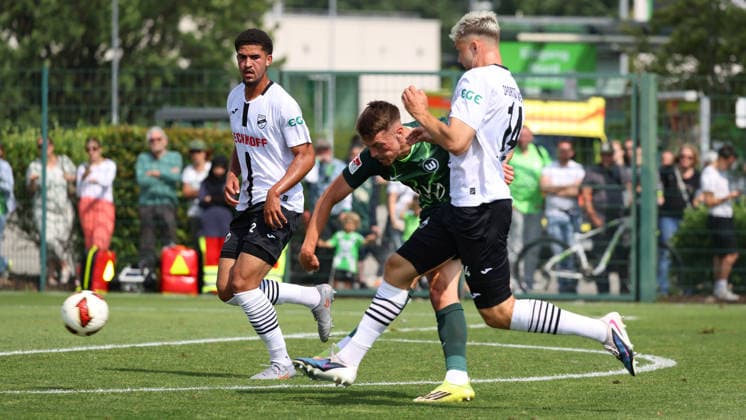VfL vs Verl, Testspiel Wolfsburg, 18.07.2026, Fußball, Herren, Saison 2026 2027, 2. BL, VfL Wolfsburg vs SC Verl, Testspiel, Dzenan Pejcinovic (VfL Wolfsburg) schießt Tor zum 3:0 Niedersachsen Deutschland *** VfL vs. Verl, Friendly Match in Wolfsburg, July 18, 2026, Soccer, Men s, 2026–2027 Season, 2. Bundesliga, VfL Wolfsburg vs. SC Verl, Friendly Match, Dzenan Pejcinovic of VfL Wolfsburg scores the goal to make it 3–0, Lower Saxony, Germany
