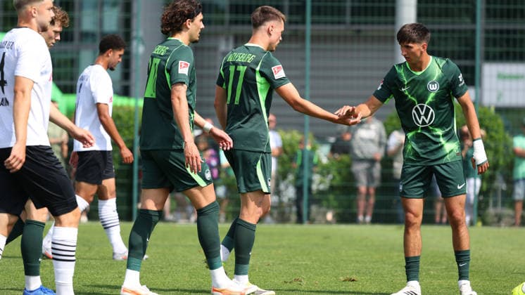 VfL vs Verl, Testspiel Wolfsburg, 18.07.2026, Fußball, Herren, Saison 2026 2027, 2. BL, VfL Wolfsburg vs SC Verl, Testspiel, Dzenan Pejcinovic (VfL Wolfsburg) Torjubel zum 3:0 Niedersachsen Deutschland *** VfL vs. Verl, Friendly Match in Wolfsburg, July 18, 2026, Soccer, Men s, 2026–2027 Season, 2. Bundesliga, VfL Wolfsburg vs. SC Verl, Friendly Match, Dzenan Pejcinovic of VfL Wolfsburg celebrates a goal in the 3–0 win, Lower Saxony, Germany