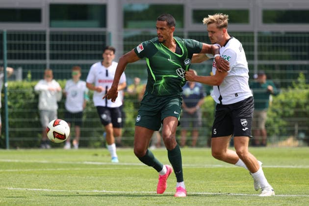 VfL vs Verl, Testspiel Wolfsburg, 18.07.2026, Fußball, Herren, Saison 2026 2027, 2. BL, VfL Wolfsburg vs SC Verl, Testspiel, Robert Glatzel (VfL Wolfsburg), Nick Seidel (Verl) Niedersachsen Deutschland *** VfL vs. Verl, Friendly Match, Wolfsburg, July 18, 2026, Soccer, Men s, 2026–2027 Season, 2. Bundesliga, VfL Wolfsburg vs. SC Verl, Friendly Match, Robert Glatzel (VfL Wolfsburg), Nick Seidel (Verl), Lower Saxony, Germany