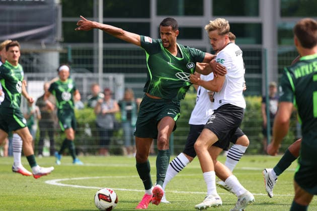 VfL vs Verl, Testspiel Wolfsburg, 18.07.2026, Fußball, Herren, Saison 2026 2027, 2. BL, VfL Wolfsburg vs SC Verl, Testspiel, Robert Glatzel (VfL Wolfsburg), Nick Seidel (Verl) Niedersachsen Deutschland *** VfL vs. Verl, Friendly Match, Wolfsburg, July 18, 2026, Soccer, Men s, 2026–2027 Season, 2. Bundesliga, VfL Wolfsburg vs. SC Verl, Friendly Match, Robert Glatzel (VfL Wolfsburg), Nick Seidel (Verl), Lower Saxony, Germany