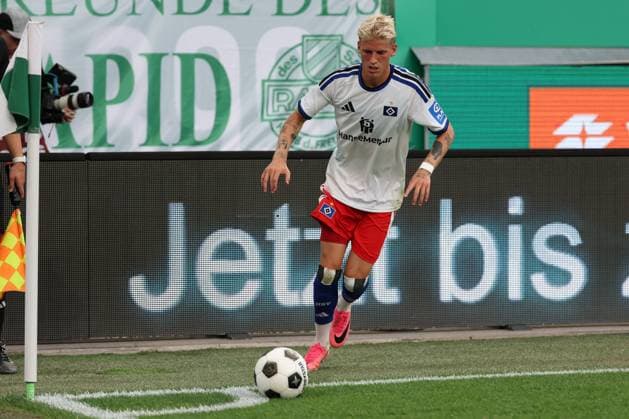 18.July.2026 – SOCCER – FRIENDLY TEST GAME(MEN) - Rapid Wien (Austria) vs HSV (Germany) Albert Gronbaek (HSV) takes a corner kick during the friendly match. VIENNA VIENNA, AUSTRIA – Allianz Stadion SK Rapid Wien Allianz Stadion AUSTRIA