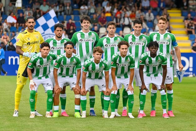 Real Betis Sevilla, Teamfoto Startaufstellung Sportfreunde Lotte vs. Real Betis Sevilla, Fussball, Testspiel, Saison 2026 2027, 18.07.2026, Sportfreunde Lotte vs. Real Betis Sevilla, Fussball, Testspiel, Saison 2026 2027, 18.07.2026 Lotte *** Real Betis Sevilla, Team Photo: Starting Lineup for Sportfreunde Lotte vs. Real Betis Sevilla, Soccer, Friendly Match, 2026–2027 Season, July 18, 2026, Sportfreunde Lotte vs. Real Betis Sevilla, Soccer, Friendly Match, 2026–2027 Season, July 18, 2026, Lotte Copyright: xEibner-Pressefoto RobertxGertzenx EP_RGN