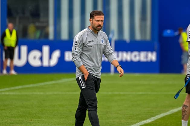 Nadir Soenmez (Sportfreunde Lotte, Trainer) Sportfreunde Lotte vs. Real Betis Sevilla, Fussball, Testspiel, Saison 2026 2027, 18.07.2026, Sportfreunde Lotte vs. Real Betis Sevilla, Fussball, Testspiel, Saison 2026 2027, 18.07.2026 Lotte *** Nadir Soenmez, Sportfreunde Lotte, Coach, Sportfreunde Lotte vs. Real Betis Sevilla, Soccer, Friendly Match, 2026–2027 Season, July 18, 2026, Sportfreunde Lotte vs. Real Betis Sevilla, soccer, friendly match, 2026–2027 season, July 18, 2026, Lotte Copyright: xEibner-Pressefoto RobertxGertzenx EP_RGN