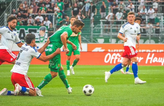 Fussball Österreich - 18.07.2026 - Internationales Testspiel - SK Rapid Wien vs. Hamburger SV (HSV) - Allianz Stadion - Weststadion (Wien Hütteldorf, Österreich): Louis Schaub (SK Rapid Wien) *** Soccer Austria July 18, 2026 International Friendly SK Rapid Vienna vs. Hamburger SV (HSV) Allianz Stadium (Weststadion), Vienna-Hütteldorf, Austria Louis Schaub SK Rapid Vienna Copyright: xLukasxBierederx