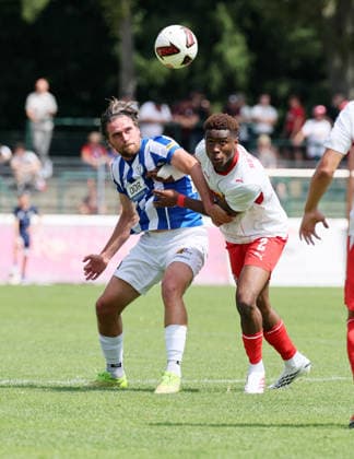 RB Leipzig Ð Altglienicke Testspiel Markranstädt, 18.07.2026, Stadion am Bad, Fussball, Testspiel , RB Leipzig vs. VSG Altglienicke 2:1 (1:1) , Im Bild von links: Jonas Nietfeld (10, Altglienicke), Abdoul Kone ( 2, RB Leipzig). , Nur zur redaktionellen Nutzung. Only editorial use. , *** RB Leipzig vs. Altglienicke Friendly Match, Markranstädt, July 18, 2026, Stadion am Bad, soccer, friendly match, RB Leipzig vs. VSG Altglienicke 2–1, pictured from left: Jonas Nietfeld (10), Altglienicke, Abdoul Kone (2), RB Leipzig, for editorial use only, Picture Point