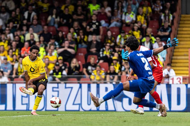 Testspiel: Rot-Weiß Oberhausen - Borussia Dortmund; 18.07.2026 Miguel Adjei (Borussia Dortmund, 54), Ryan Valentine (SC Rot-Weiß Oberhausen, 28) Testspiel: Rot-Weiß Oberhausen - Borussia Dortmund; Stadion Niederrhein, Oberhausen; 18.07.2026 *** Friendly Match: Rot-Weiß Oberhausen vs. Borussia Dortmund, July 18, 2026; Miguel Adjei (Borussia Dortmund), 54; Ryan Valentine (SC Rot-Weiß Oberhausen), 28; Friendly Match: Rot-Weiß Oberhausen vs. Borussia Dortmund, Niederrhein Stadium, Oberhausen, July 18, 2026 Copyright: xBEAUTIFULxSPORTS Buriakovx