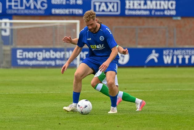 Karlo Grgic (Sportfreunde Lotte, 24) am Ball Sportfreunde Lotte vs. Real Betis Sevilla, Fussball, Testspiel, Saison 2026 2027, 18.07.2026, Sportfreunde Lotte vs. Real Betis Sevilla, Fussball, Testspiel, Saison 2026 2027, 18.07.2026 Lotte *** Karlo Grgic, Sportfreunde Lotte, 24 am Ball: Sportfreunde Lotte vs. Real Betis Sevilla, Soccer, Friendly Match, 2026–2027 Season, July 18, 2026, Sportfreunde Lotte vs. Real Betis Sevilla, Soccer, Friendly, 2026–2027 Season, July 18, 2026, Lotte Copyright: xEibner-Pressefoto RobertxGertzenx EP_RGN
