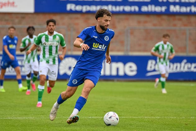 Mehmet Kaya (Sportfreunde Lotte, 05) am Ball Sportfreunde Lotte vs. Real Betis Sevilla, Fussball, Testspiel, Saison 2026 2027, 18.07.2026, Sportfreunde Lotte vs. Real Betis Sevilla, Fussball, Testspiel, Saison 2026 2027, 18.07.2026 Lotte *** Mehmet Kaya, Sportfreunde Lotte, 05 am Ball: Sportfreunde Lotte vs. Real Betis Sevilla, Soccer, Friendly Match, 2026–2027 Season, July 18, 2026, Sportfreunde Lotte vs. Real Betis Sevilla, Soccer, Friendly Match, 2026–2027 Season, July 18, 2026, Lotte Copyright: xEibner-Pressefoto RobertxGertzenx EP_RGN