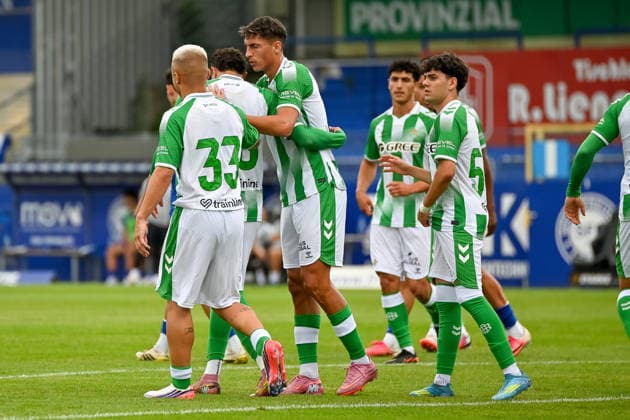 Jubelfoto Real Betis Sevilla Sportfreunde Lotte vs. Real Betis Sevilla, Fussball, Testspiel, Saison 2026 2027, 18.07.2026, Sportfreunde Lotte vs. Real Betis Sevilla, Fussball, Testspiel, Saison 2026 2027, 18.07.2026 Lotte *** Celebration Photo: Real Betis Sevilla vs. Sportfreunde Lotte, Soccer, Friendly Match, 2026–2027 Season, July 18, 2026, Sportfreunde Lotte vs. Real Betis Sevilla, soccer, friendly match, 2026–2027 season, July 18, 2026, Lotte Copyright: xEibner-Pressefoto RobertxGertzenx EP_RGN