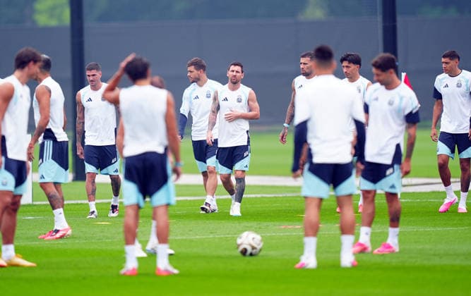 Argentina s training session ahead of 2026 World Cup Final MORRISTOWN, UNITED STATES - JULY 18: Argentina s Lionel Messi (C) takes part in a training session ahead of the FIFA World Cup, WM, Weltmeisterschaft, Fussball 2026 final against Spain in Morristown, New Jersey, United States, on July 18, 2026.?????????????? Evrim Aydin Anadolu Morristown United States. Editorial use only. Please get in touch for any other usage.  Copyright: x2026xAnadoluxEvrimxAydinx