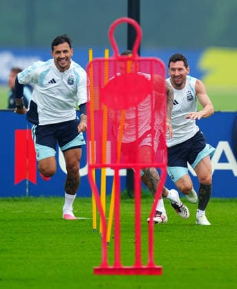 Argentina s training session ahead of 2026 World Cup Final MORRISTOWN, UNITED STATES - JULY 18: Argentina s Lionel Messi (R) takes part in a training session ahead of the FIFA World Cup, WM, Weltmeisterschaft, Fussball 2026 final against Spain in Morristown, New Jersey, United States, on July 18, 2026. Evrim Aydin Anadolu Morristown United States. Editorial use only. Please get in touch for any other usage.  Copyright: x2026xAnadoluxEvrimxAydinx