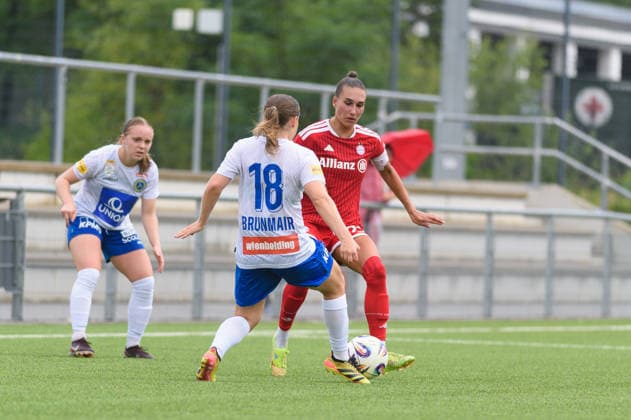 MUNICH, GERMANY - JULY 18: Jana Kappes (20 FC Bayern Munich II) and Livia Brunmair (18 First Vienna) during the pre-season friendly match between Bayern Munich II and First Vienna at FC Bayern Campus on July 18, 2026 in Munich, Germany (Photo by Sven Beyrich Sports Press Photo)  Copyright: xSvenxBeyrich SportsxPressxPhotox Sportspressphoto_SPR192763